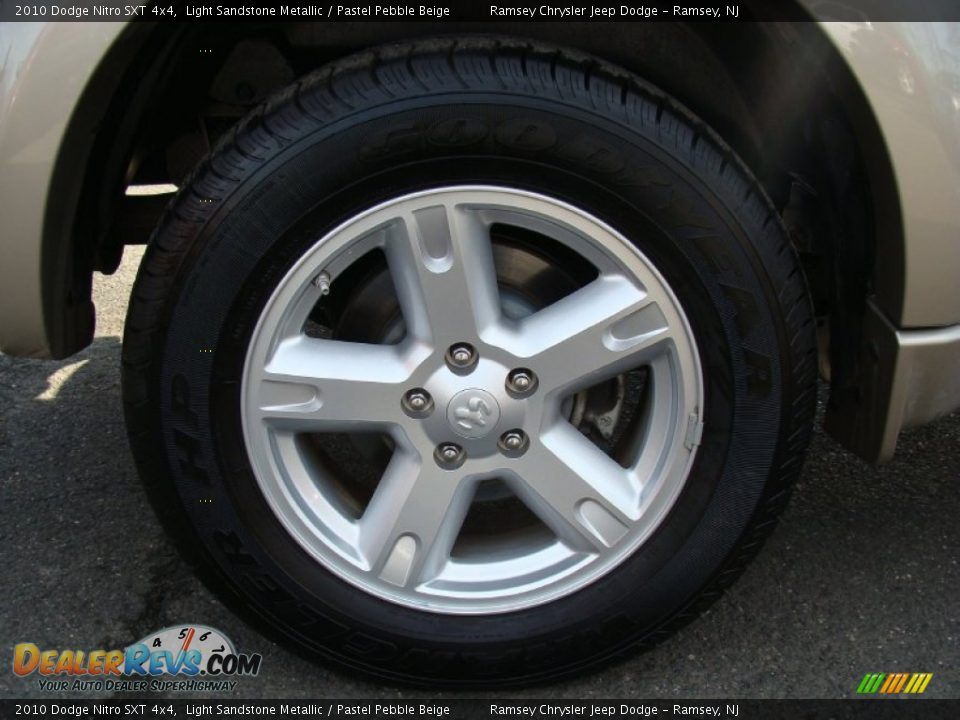 2010 Dodge Nitro SXT 4x4 Light Sandstone Metallic / Pastel Pebble Beige Photo #6