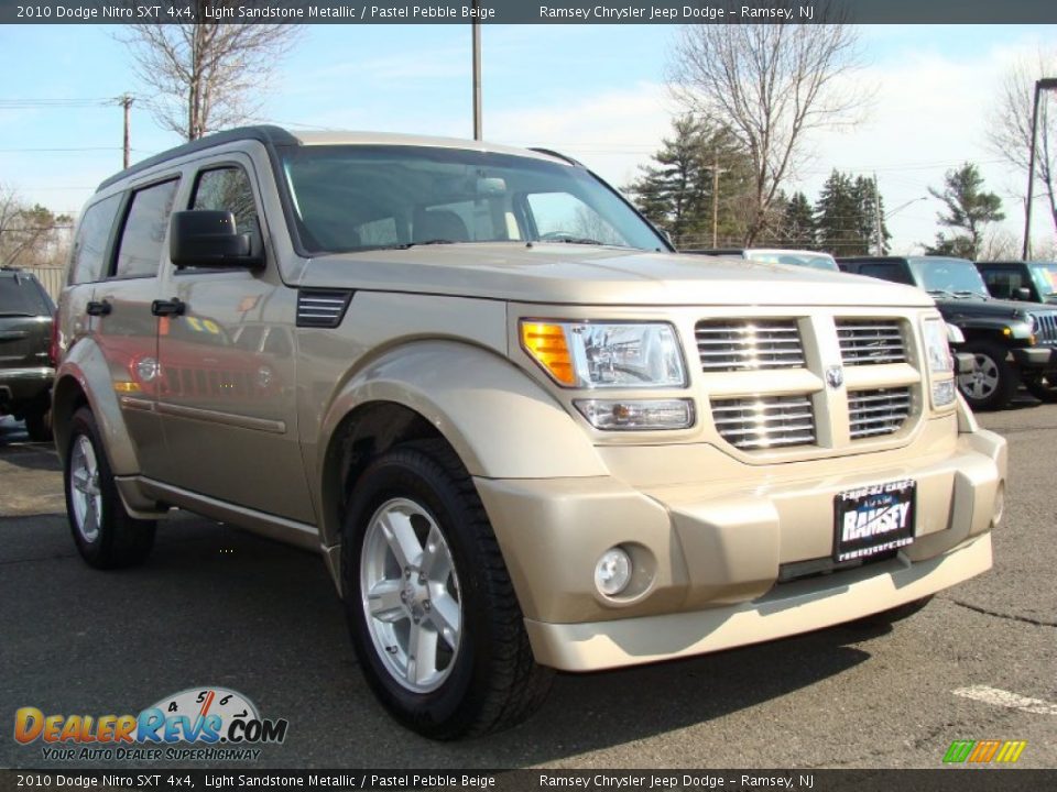 2010 Dodge Nitro SXT 4x4 Light Sandstone Metallic / Pastel Pebble Beige Photo #7