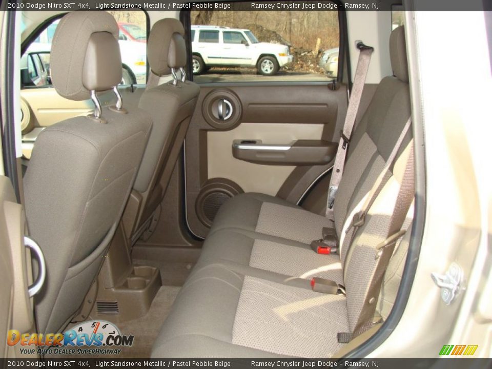 2010 Dodge Nitro SXT 4x4 Light Sandstone Metallic / Pastel Pebble Beige Photo #9