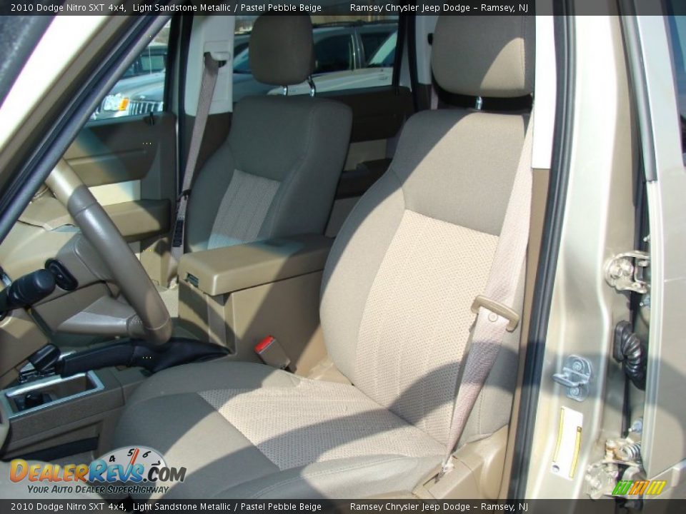 2010 Dodge Nitro SXT 4x4 Light Sandstone Metallic / Pastel Pebble Beige Photo #11