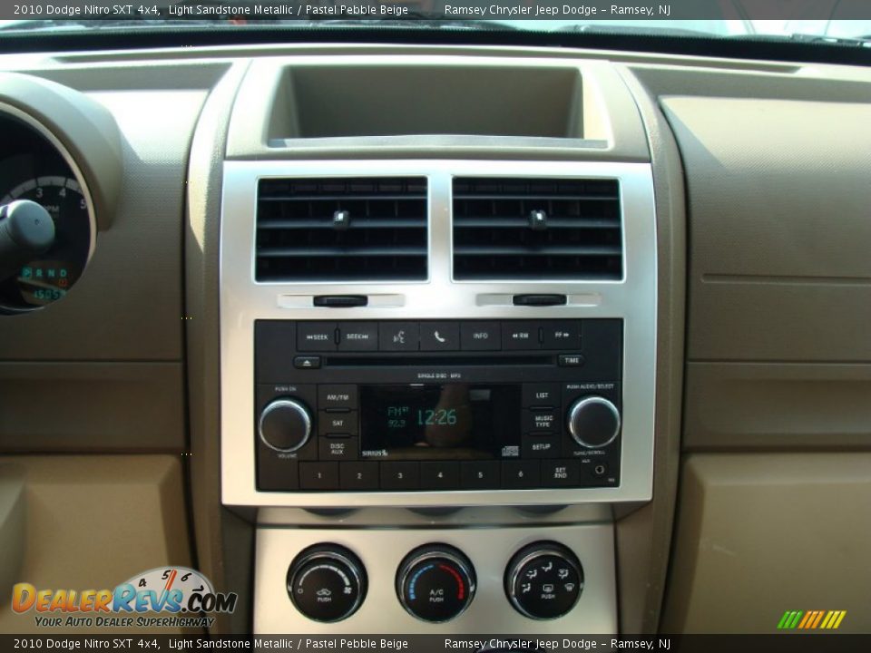 2010 Dodge Nitro SXT 4x4 Light Sandstone Metallic / Pastel Pebble Beige Photo #13