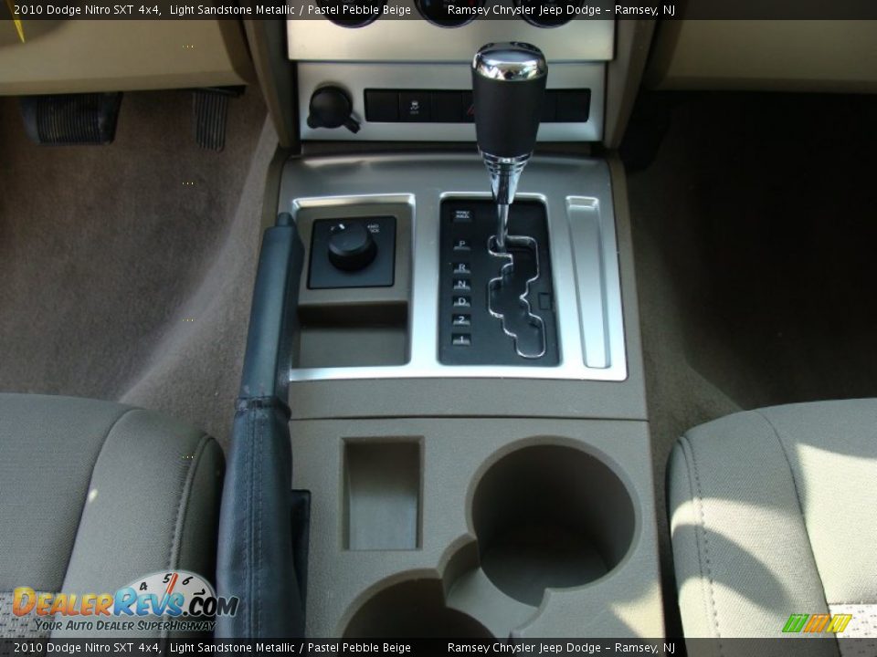 2010 Dodge Nitro SXT 4x4 Light Sandstone Metallic / Pastel Pebble Beige Photo #14