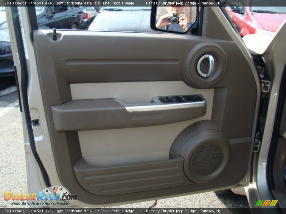 2010 Dodge Nitro SXT 4x4 Light Sandstone Metallic / Pastel Pebble Beige Photo #15