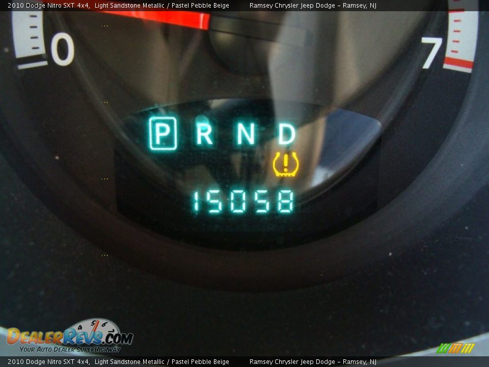 2010 Dodge Nitro SXT 4x4 Light Sandstone Metallic / Pastel Pebble Beige Photo #16