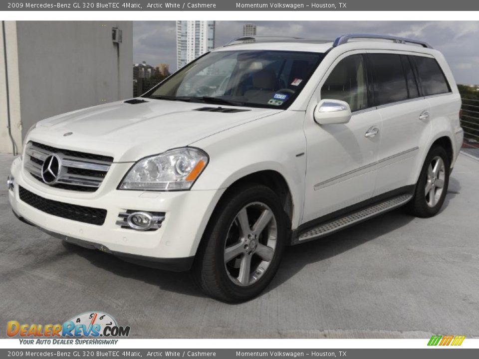 Front 3/4 View of 2009 Mercedes-Benz GL 320 BlueTEC 4Matic Photo #3