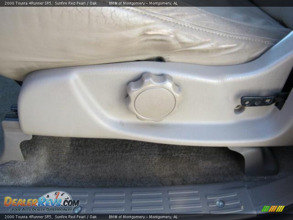 2000 Toyota 4Runner SR5 Sunfire Red Pearl / Oak Photo #16