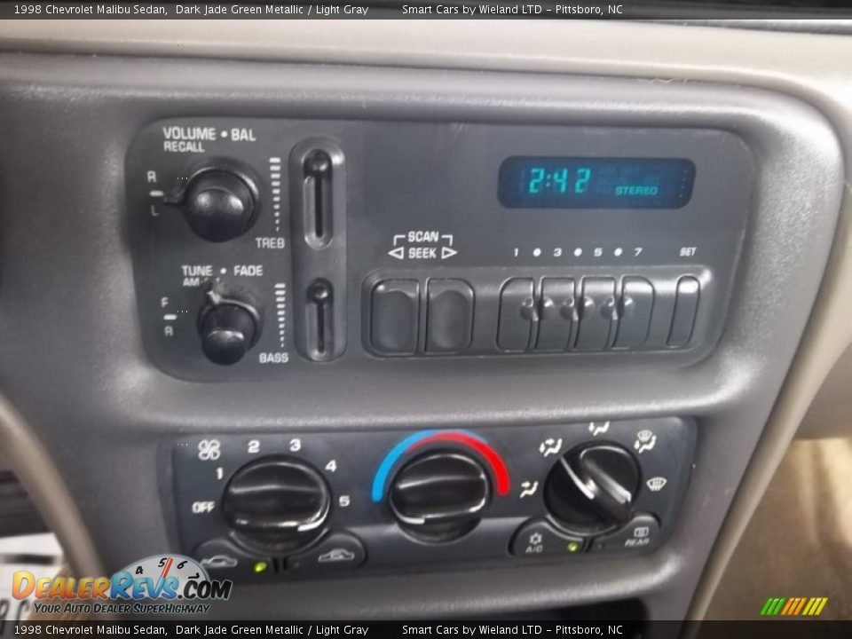 Audio System of 1998 Chevrolet Malibu Sedan Photo #13