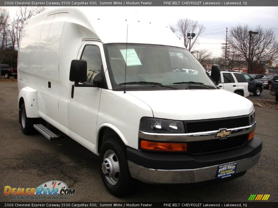 2009 Chevrolet Express Cutaway 3500 CargoMax 600 Summit White / Medium Pewter Photo #3