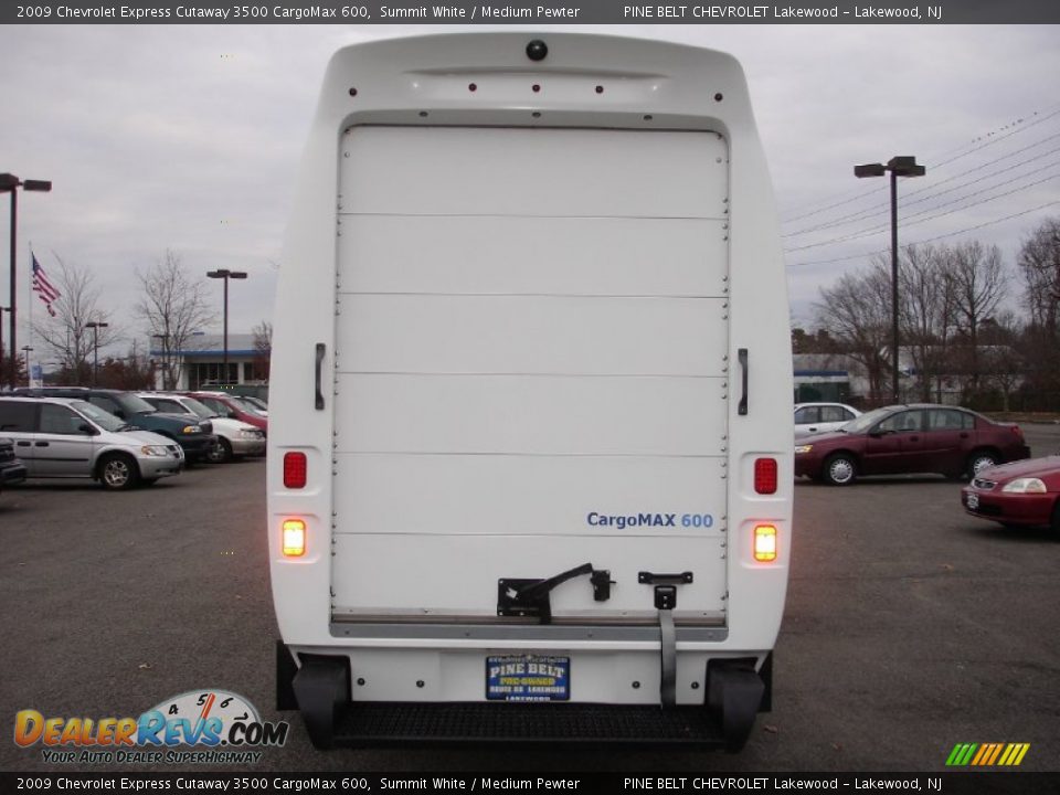 2009 Chevrolet Express Cutaway 3500 CargoMax 600 Summit White / Medium Pewter Photo #8