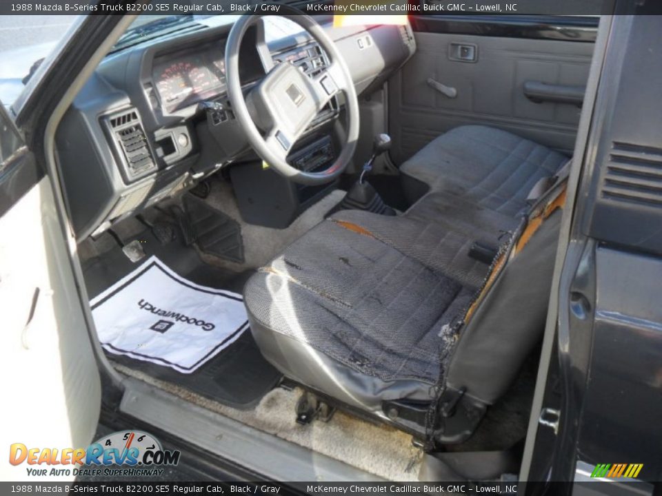 1988 Mazda B-Series Truck B2200 SE5 Regular Cab Black / Gray Photo #7