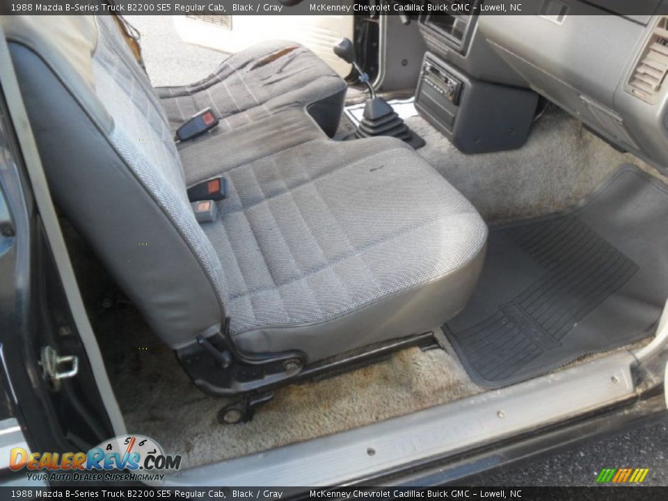 1988 Mazda B-Series Truck B2200 SE5 Regular Cab Black / Gray Photo #13