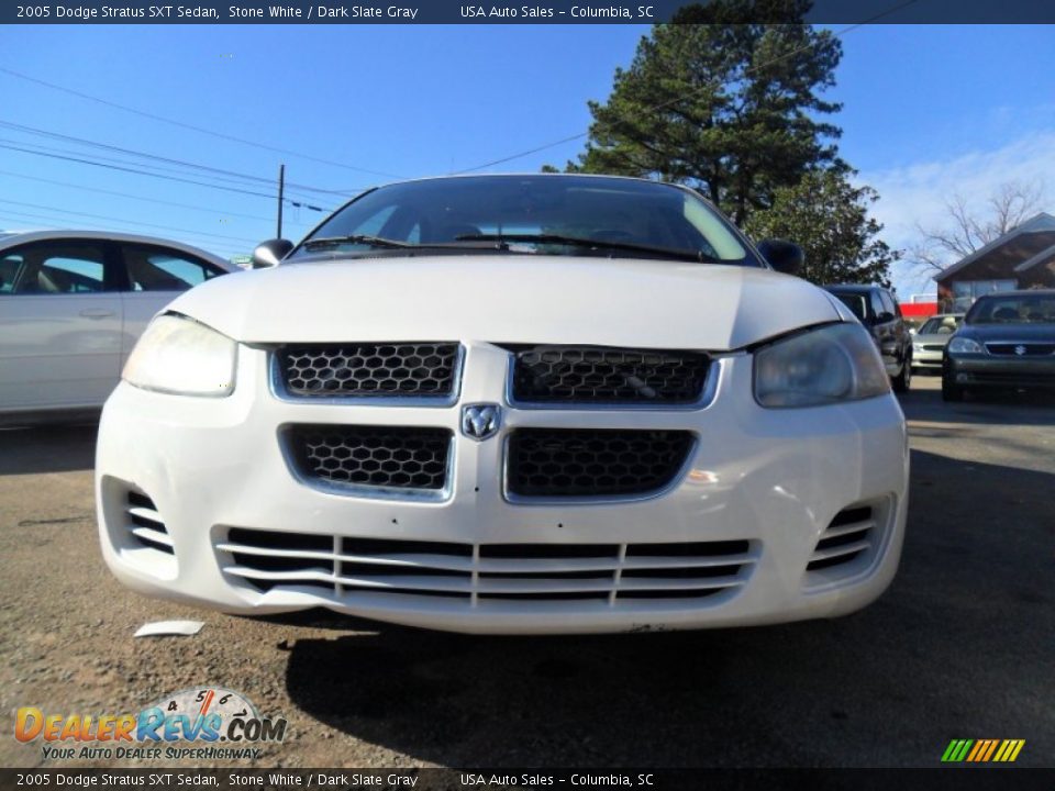 2005 Dodge Stratus SXT Sedan Stone White / Dark Slate Gray Photo #1