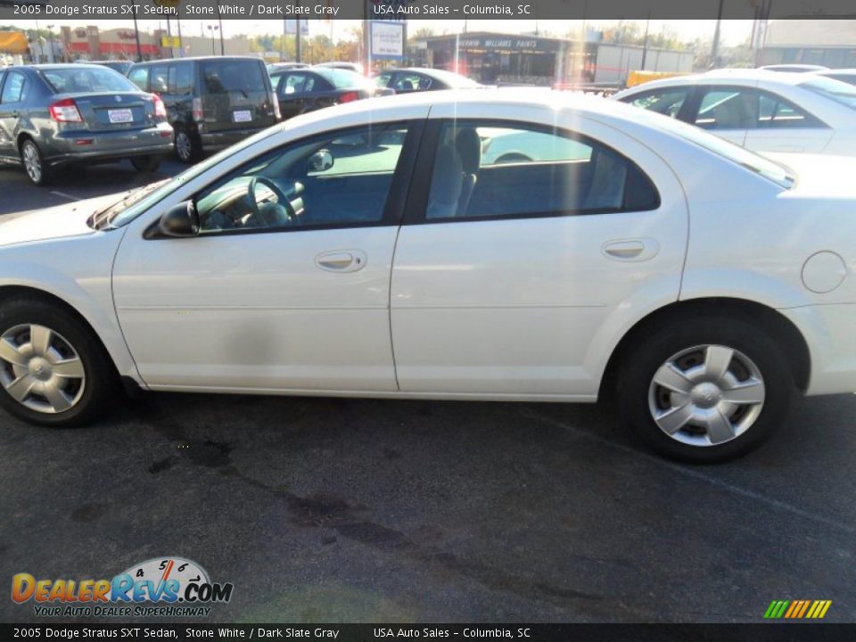 2005 Dodge Stratus SXT Sedan Stone White / Dark Slate Gray Photo #2