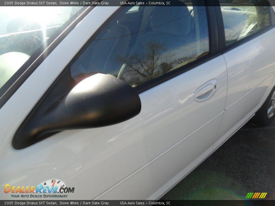 2005 Dodge Stratus SXT Sedan Stone White / Dark Slate Gray Photo #11