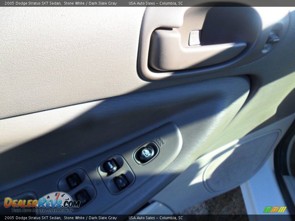 2005 Dodge Stratus SXT Sedan Stone White / Dark Slate Gray Photo #12
