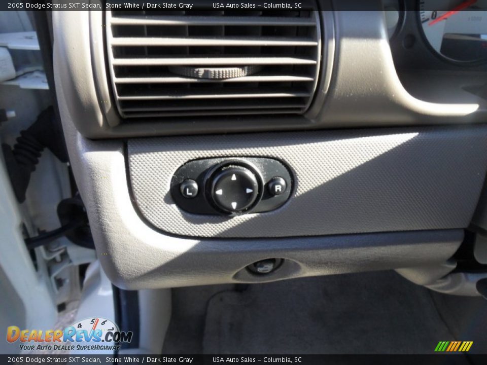 2005 Dodge Stratus SXT Sedan Stone White / Dark Slate Gray Photo #13