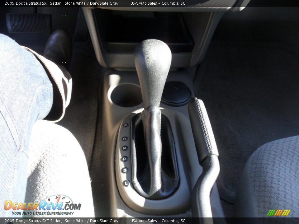 2005 Dodge Stratus SXT Sedan Stone White / Dark Slate Gray Photo #18