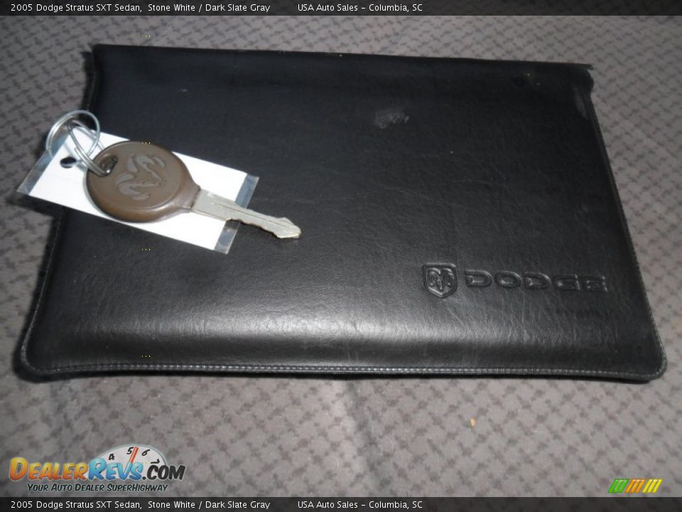 2005 Dodge Stratus SXT Sedan Stone White / Dark Slate Gray Photo #22
