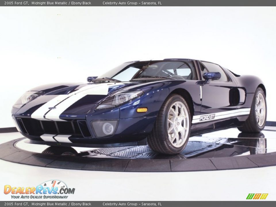 Front 3/4 View of 2005 Ford GT  Photo #4