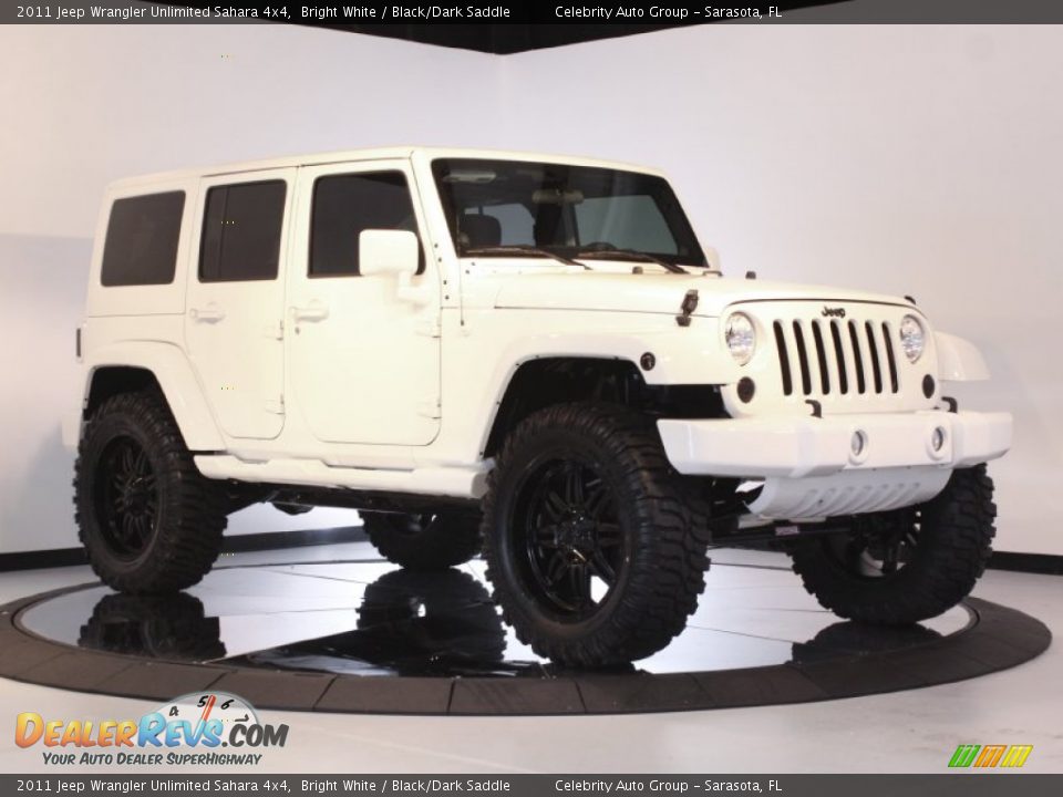 2011 Jeep Wrangler Unlimited Sahara 4x4 Bright White / Black/Dark Saddle Photo #9