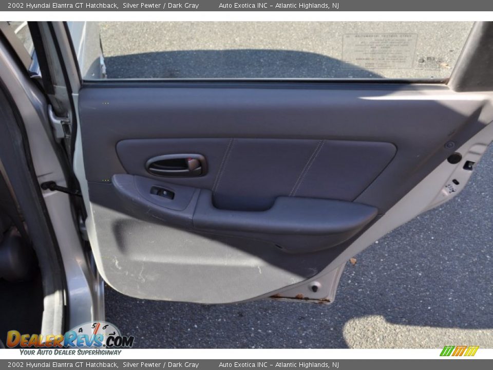 2002 Hyundai Elantra GT Hatchback Silver Pewter / Dark Gray Photo #18