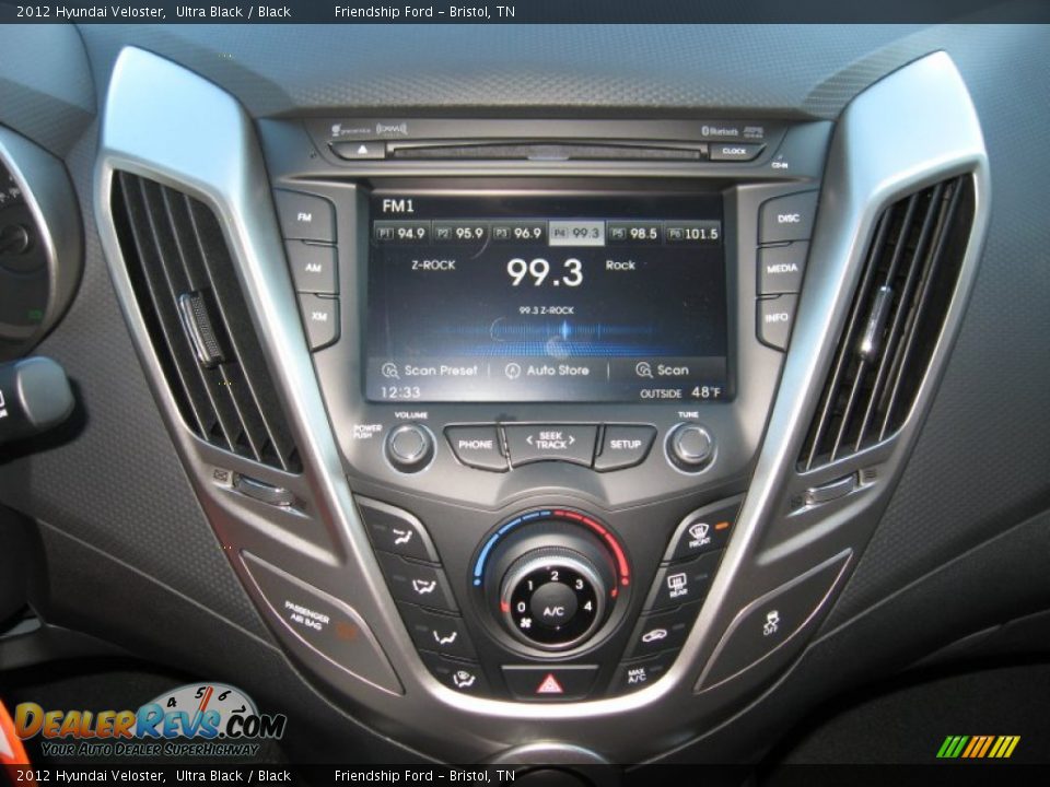 Controls of 2012 Hyundai Veloster  Photo #24