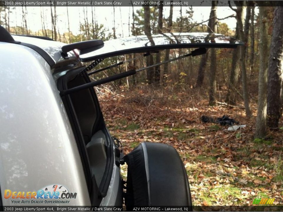 2003 Jeep Liberty Sport 4x4 Bright Silver Metallic / Dark Slate Gray Photo #12