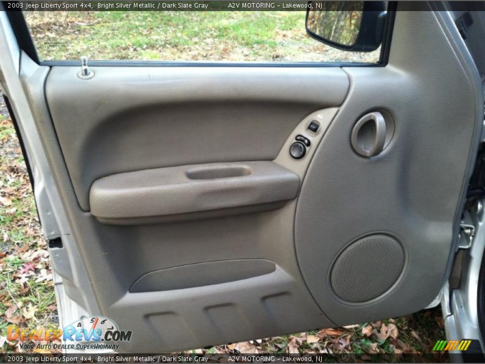 2003 Jeep Liberty Sport 4x4 Bright Silver Metallic / Dark Slate Gray Photo #30