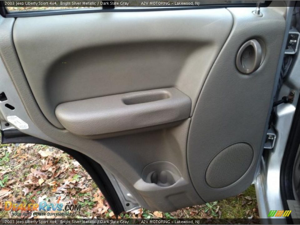 2003 Jeep Liberty Sport 4x4 Bright Silver Metallic / Dark Slate Gray Photo #32