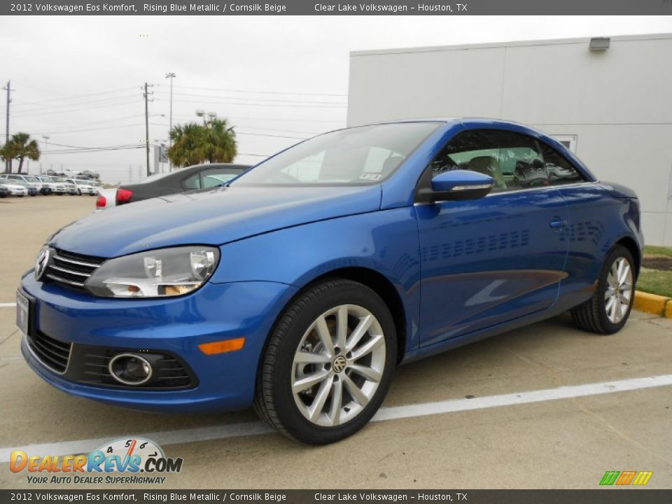 Front 3/4 View of 2012 Volkswagen Eos Komfort Photo #3