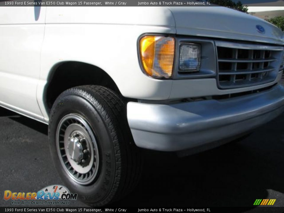 1993 Ford E Series Van E350 Club Wagon 15 Passenger White / Gray Photo #2