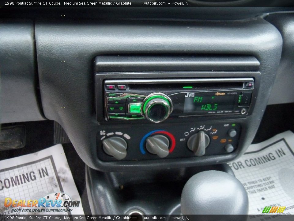 1998 Pontiac Sunfire GT Coupe Medium Sea Green Metallic / Graphite Photo #11