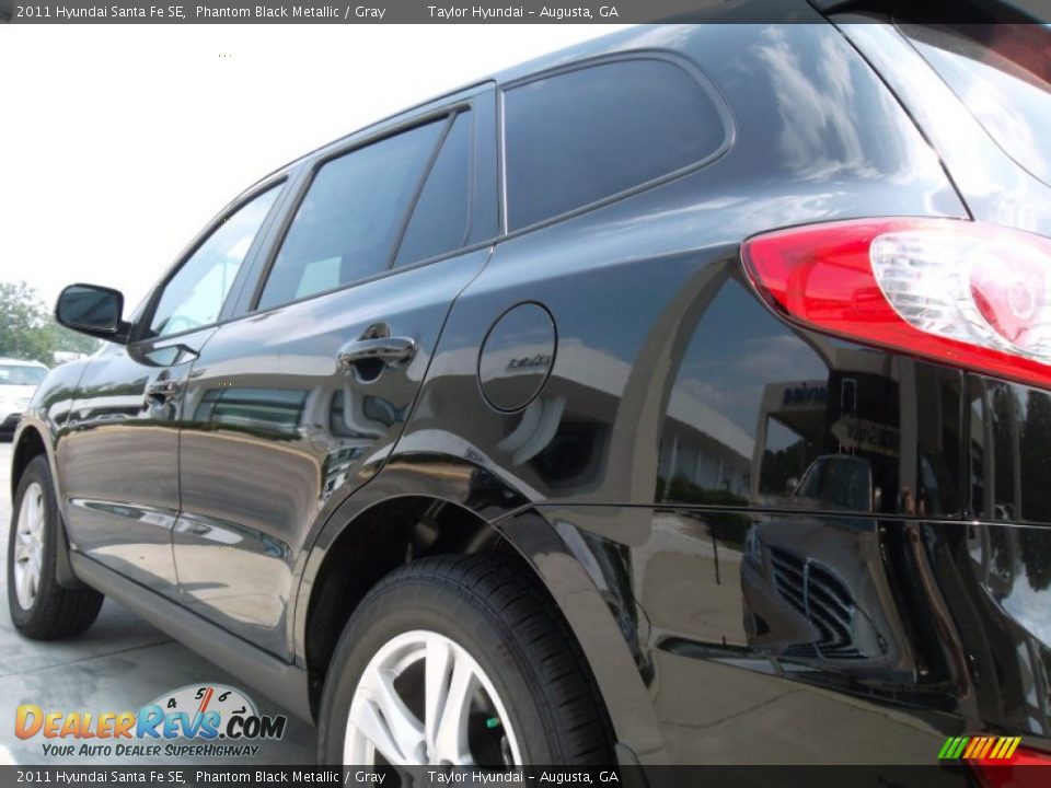 2011 Hyundai Santa Fe SE Phantom Black Metallic / Gray Photo #3