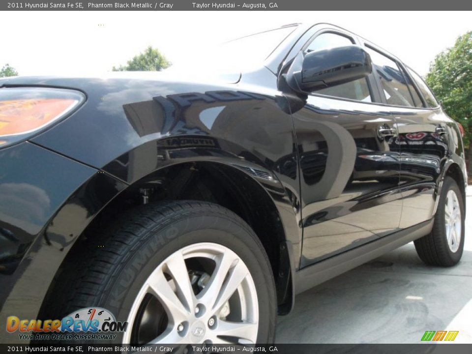 2011 Hyundai Santa Fe SE Phantom Black Metallic / Gray Photo #4