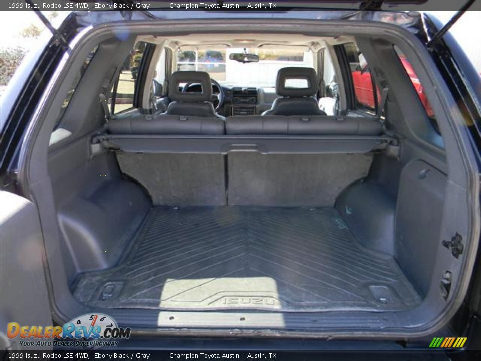 1999 Isuzu Rodeo LSE 4WD Trunk Photo #7