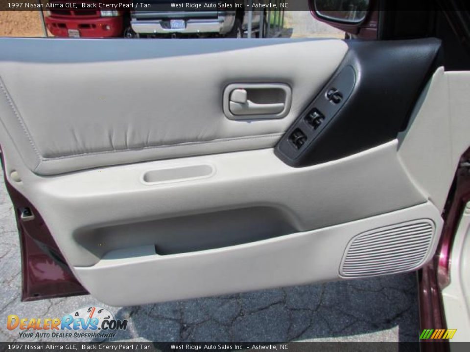 1997 Nissan Altima GLE Black Cherry Pearl / Tan Photo #15