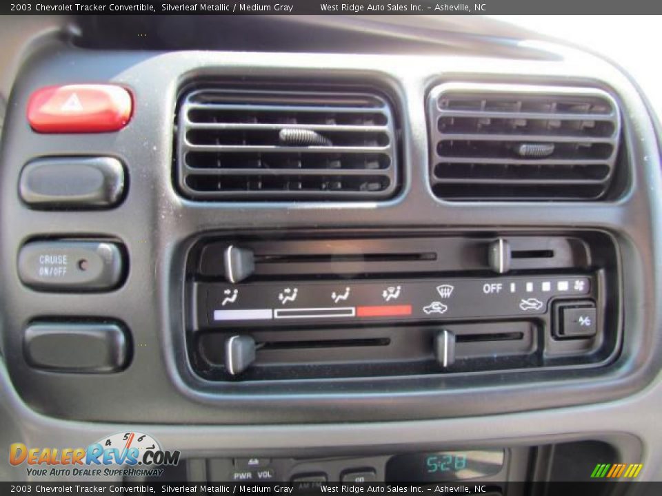 Controls of 2003 Chevrolet Tracker Convertible Photo #19
