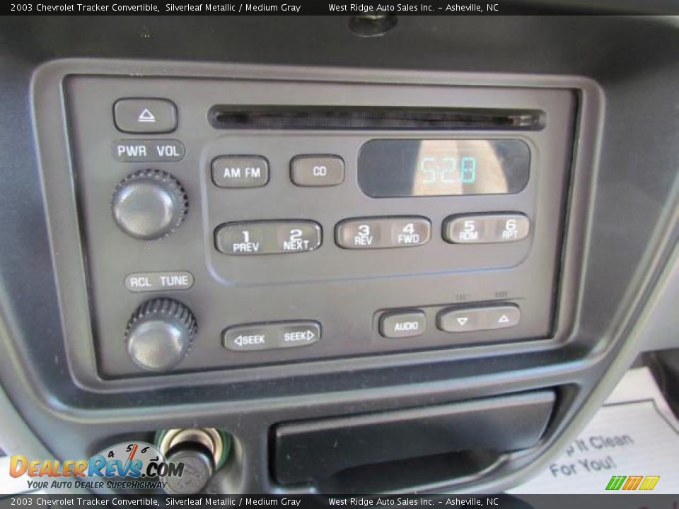 Audio System of 2003 Chevrolet Tracker Convertible Photo #20