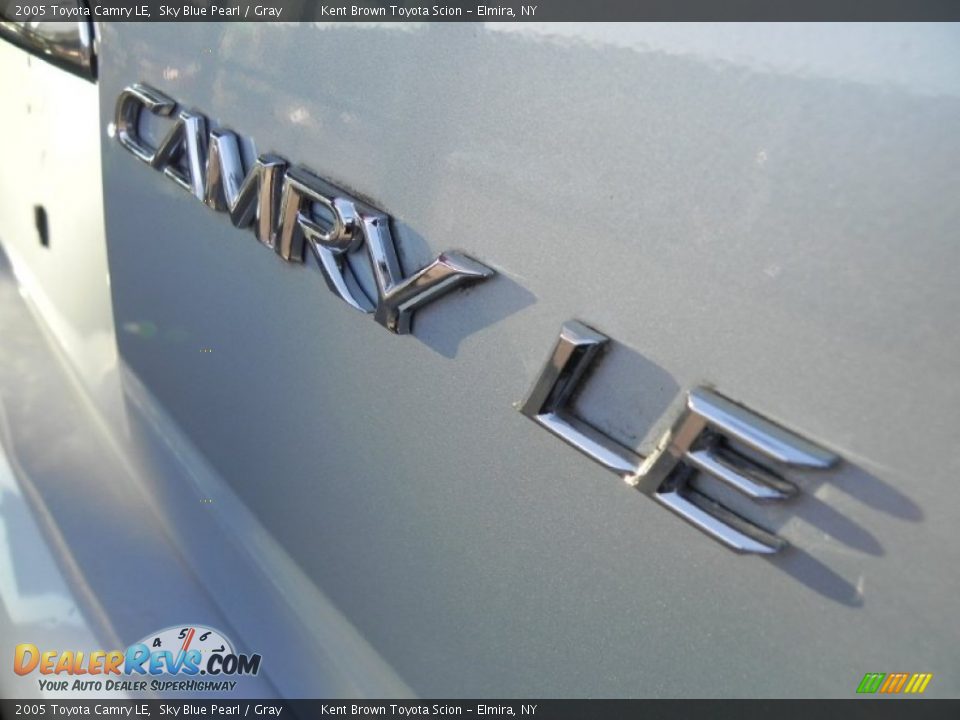 2005 Toyota Camry LE Sky Blue Pearl / Gray Photo #16