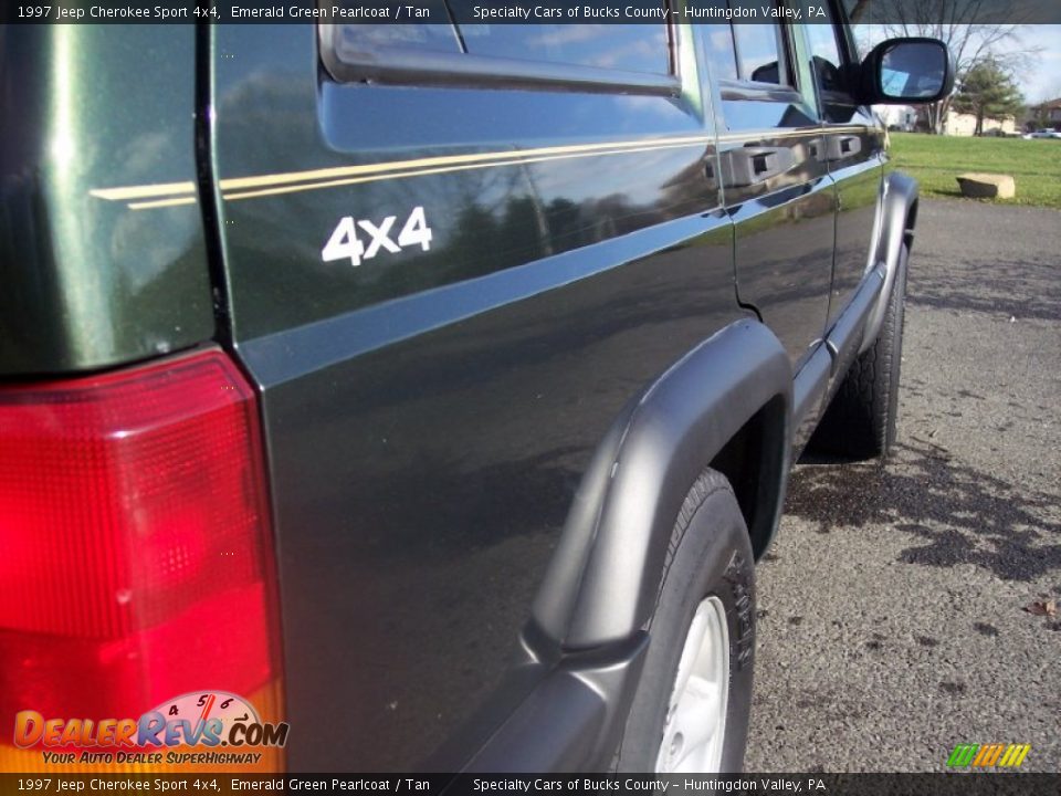 1997 Jeep Cherokee Sport 4x4 Emerald Green Pearlcoat / Tan Photo #22