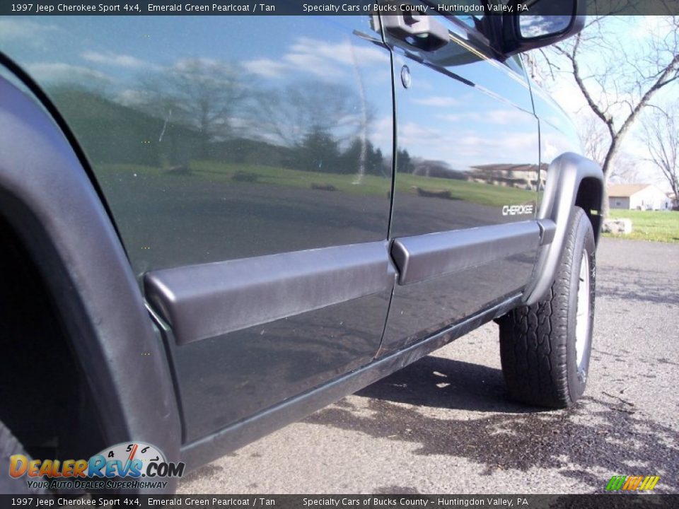 1997 Jeep Cherokee Sport 4x4 Emerald Green Pearlcoat / Tan Photo #23