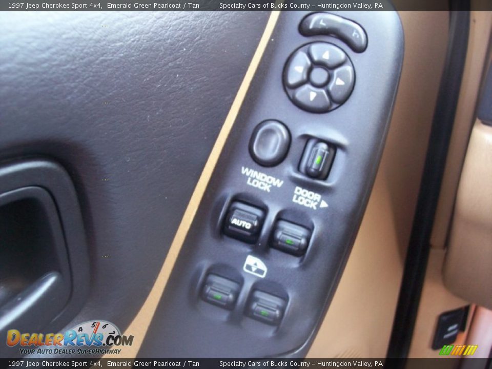 Controls of 1997 Jeep Cherokee Sport 4x4 Photo #31