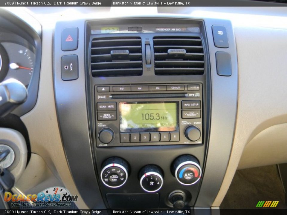 Controls of 2009 Hyundai Tucson GLS Photo #12