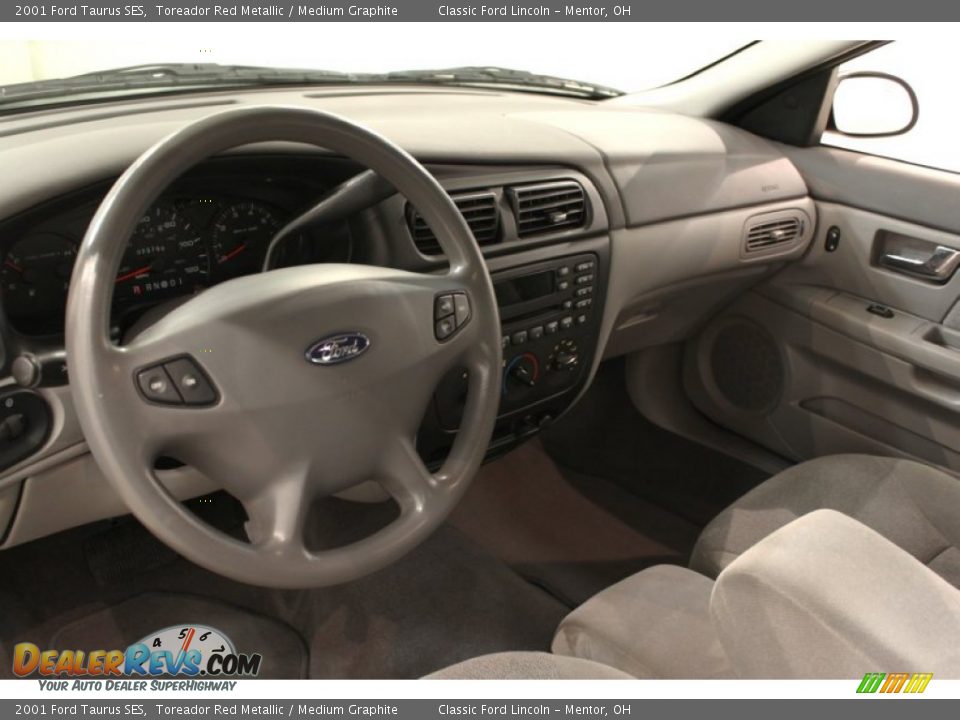 Dashboard of 2001 Ford Taurus SES Photo #7