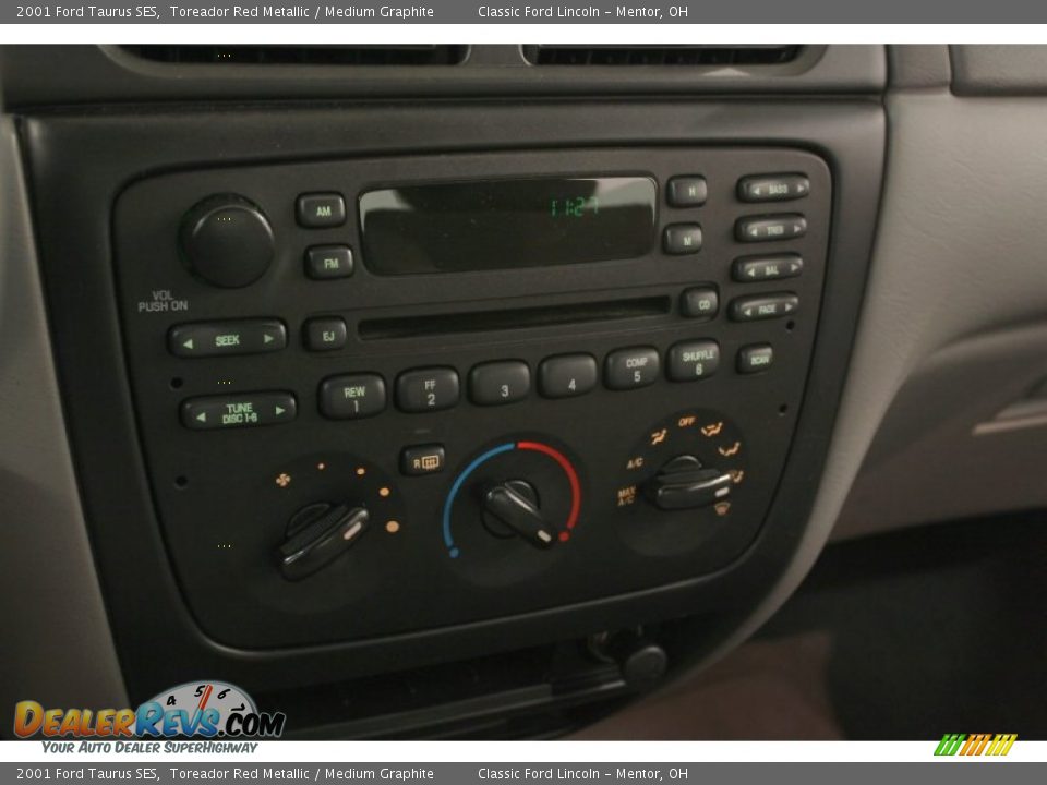 Controls of 2001 Ford Taurus SES Photo #9