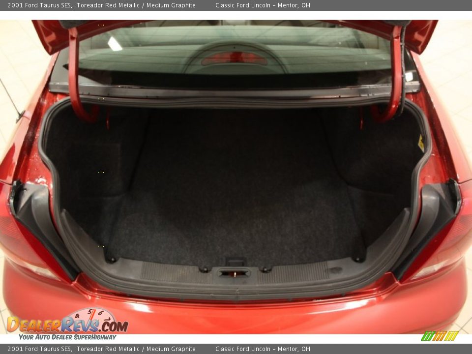 2001 Ford Taurus SES Trunk Photo #14