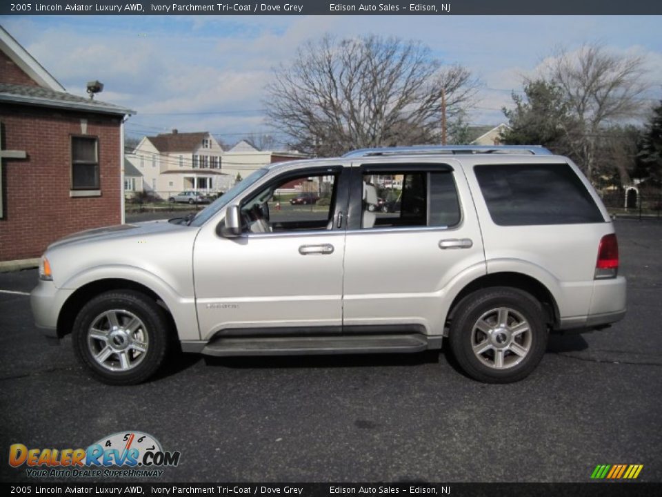 2005 Lincoln Aviator Luxury AWD Ivory Parchment Tri-Coat / Dove Grey Photo #1