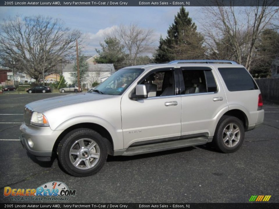 2005 Lincoln Aviator Luxury AWD Ivory Parchment Tri-Coat / Dove Grey Photo #3