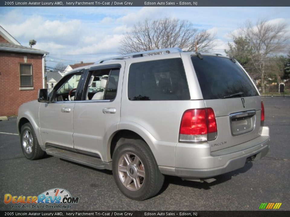 2005 Lincoln Aviator Luxury AWD Ivory Parchment Tri-Coat / Dove Grey Photo #5