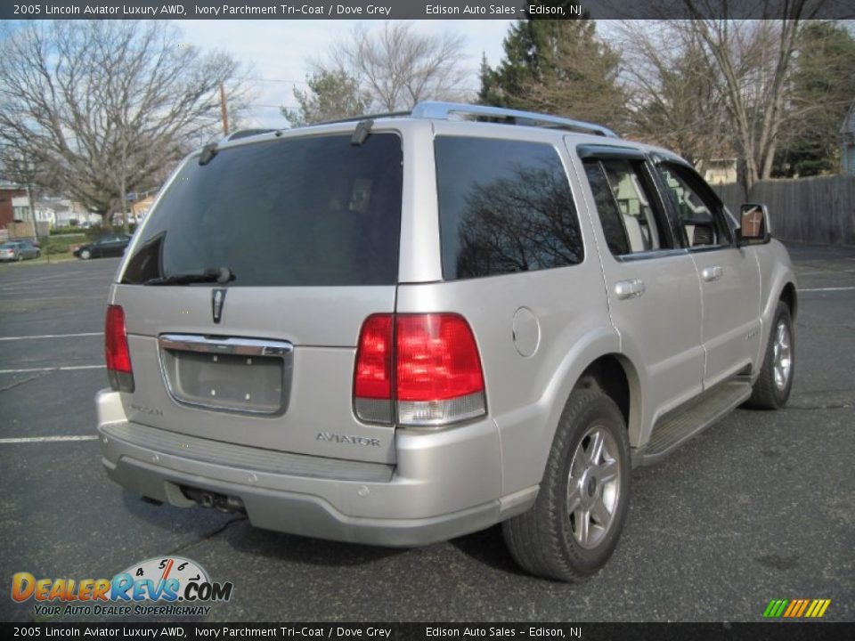 2005 Lincoln Aviator Luxury AWD Ivory Parchment Tri-Coat / Dove Grey Photo #7